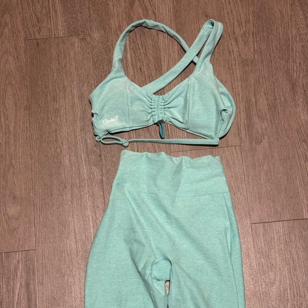 Bombshell Toggleluxe & Toggle Leggings Set - image 1